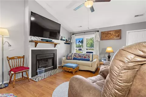 879 Maple Ct, Smithfield, VA 23430 photo 22