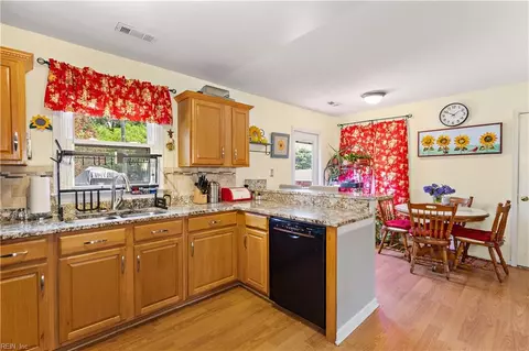 879 Maple Ct, Smithfield, VA 23430 photo 27