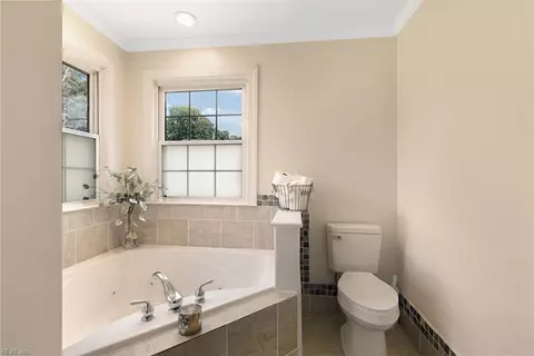 Bath - 55 Brogden Ln, Hampton, VA 23666 photo 3 of 5