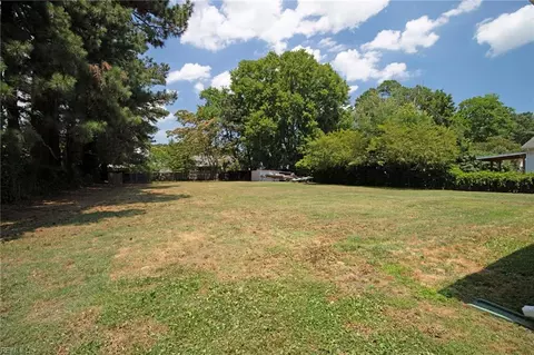 Exterior - 55 Brogden Ln, Hampton, VA 23666 photo 3 of 5