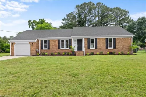 2708 Horseshoe Dr, Chesapeake, VA 23322