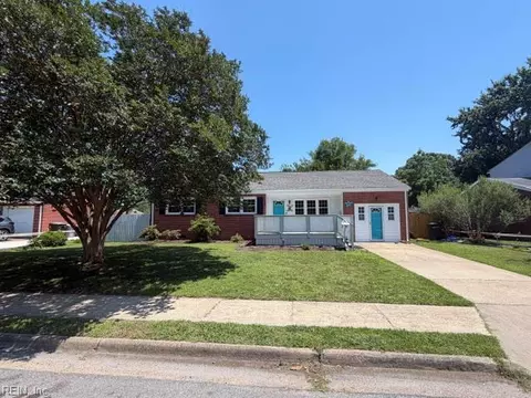 30 Holiday Dr, Hampton, VA 23669 photo 2