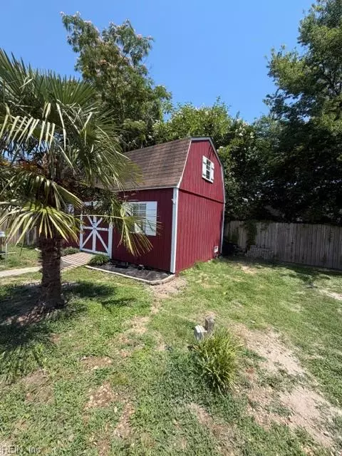 30 Holiday Dr, Hampton, VA 23669 photo 3