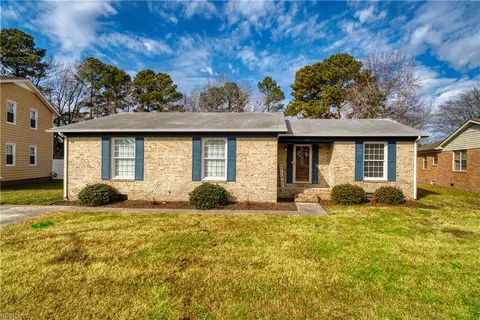 1447 Lake Forest Dr, Portsmouth, VA 23701