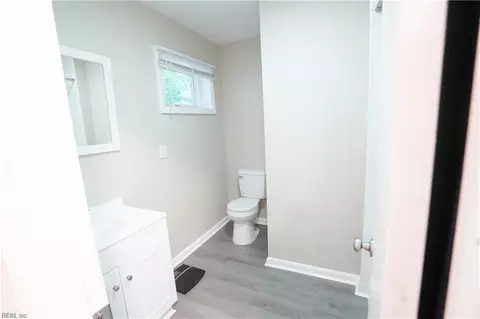 Bath - 22 Mimosa Cres, Hampton, VA 23661 photo 2 of 3