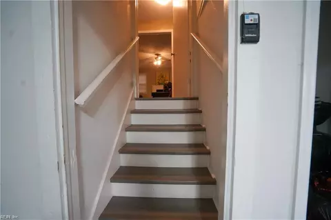 Entry Way - 22 Mimosa Cres, Hampton, VA 23661 photo 2 of 3
