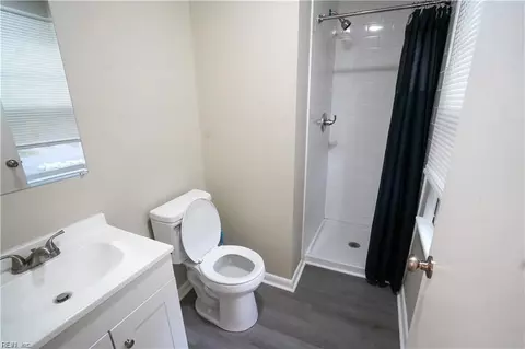 Bath - 22 Mimosa Cres, Hampton, VA 23661 photo 1 of 3
