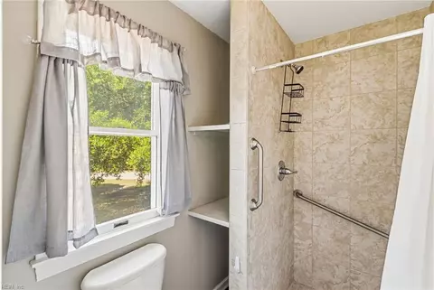 Bath - 1522 Ketch Ln, Kill Devil Hills, NC 27948 photo 3 of 3