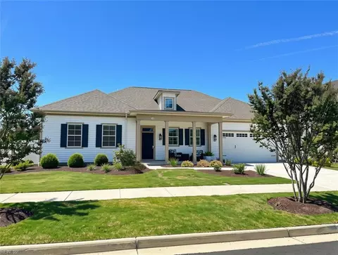 2044 Charwood Dr, Chesapeake, VA 23320