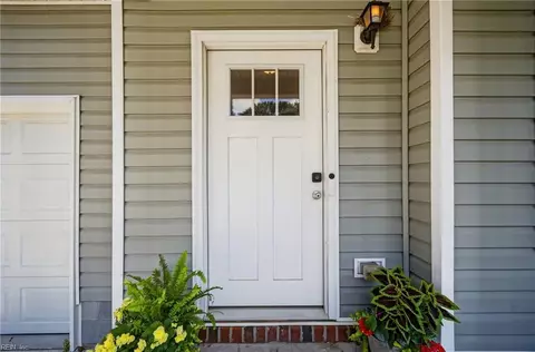 Entry Way - 3816 Davis St, Norfolk, VA 23513 photo 1 of 11