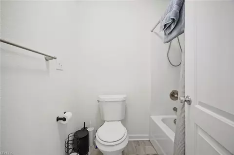 Bath - 3816 Davis St, Norfolk, VA 23513 photo 2 of 3