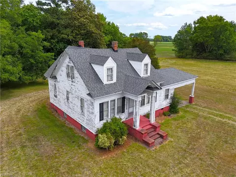 373 Colonial Trl, Surry County, VA 23883 photo 1