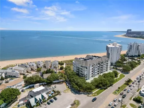 3800 Dupont Cir # 302, Virginia Beach, VA 23455