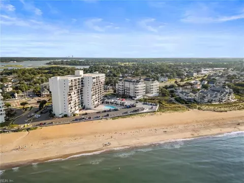 3800 Dupont Cir # 302, Virginia Beach, VA 23455
