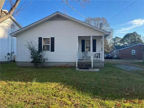 219 Cobb St, Franklin, VA 23851 photo 2