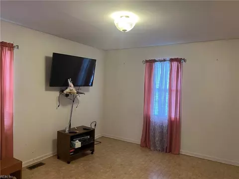 219 Cobb St, Franklin, VA 23851 photo 3