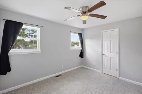 Bedroom - 1902 Bay Ave, Hampton, VA 23661 photo 1 of 5