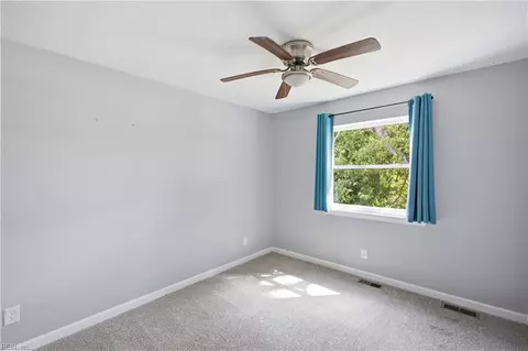 Bedroom - 1902 Bay Ave, Hampton, VA 23661 photo 4 of 5