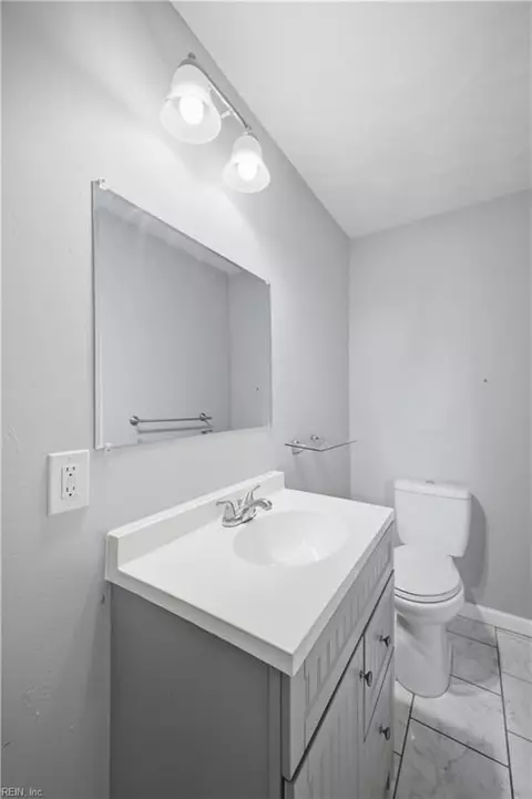 Bath - 1902 Bay Ave, Hampton, VA 23661 photo 2 of 5