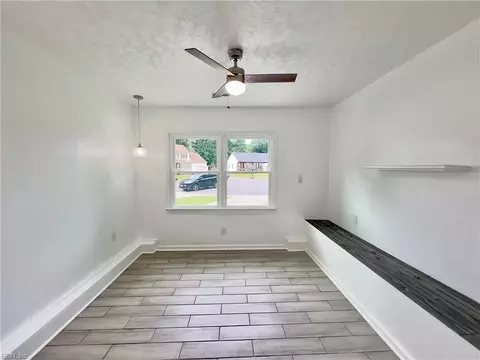 Living - 5 Jimmy Cir, Hampton, VA 23666 photo 2 of 3