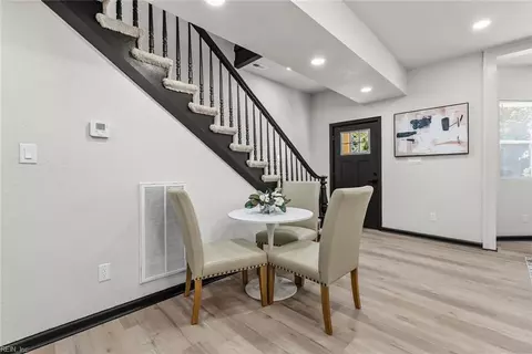 Entry Way - 724 C Ave, Norfolk, VA 23504 photo 2 of 4
