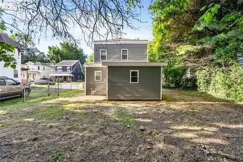 Exterior - 724 C Ave, Norfolk, VA 23504 photo 4 of 6