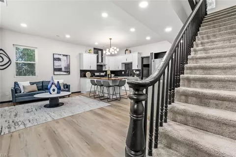 Entry Way - 724 C Ave, Norfolk, VA 23504 photo 4 of 4