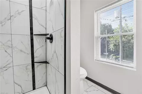 Bath - 724 C Ave, Norfolk, VA 23504 photo 5 of 5