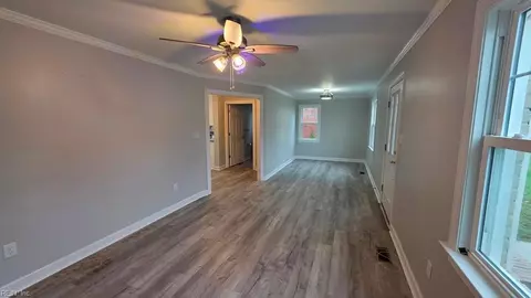 Entry Way - 130 Burns St, Hampton, VA 23669 photo 2 of 4