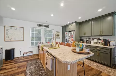 Kitchen - 4568 Johns Point Rd, Gloucester, VA 23061 photo 4 of 5