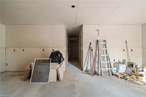 Entry Way - 273 Collins Rd, Suffolk, VA 23438 photo 6 of 7
