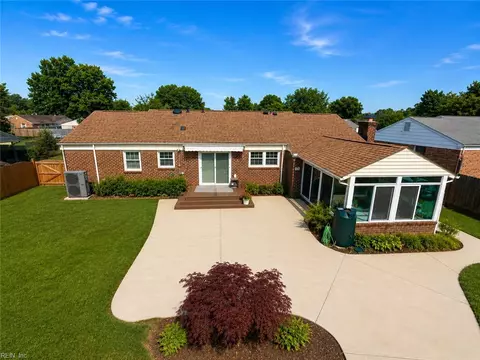 656 Copper Kettle Dr, Virginia Beach, VA 23464