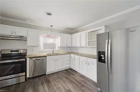 Kitchen - 18 Janet Dr, Hampton, VA 23666 photo 3 of 3