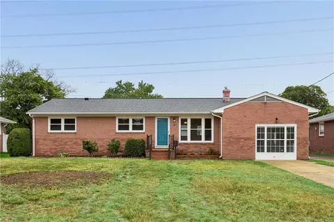 9 Calvert Dr, Newport News, VA 23601