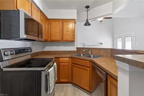 Kitchen - 91 Madison Chse Chase, Hampton, VA 23666 photo 2 of 2