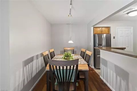 Dining - 91 Madison Chse Chase, Hampton, VA 23666 photo 2 of 3