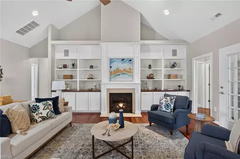 204 Castleberry Dr, Chesapeake, VA 23322