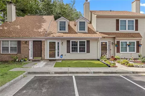 18 Parkway Dr, Hampton, VA 23669
