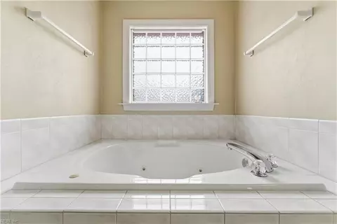 Bath - 3932 Colony Pointe Dr, Chesapeake, VA 23321 photo 6 of 8