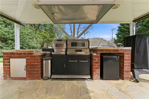 Kitchen - 3932 Colony Pointe Dr, Chesapeake, VA 23321 photo 5 of 5