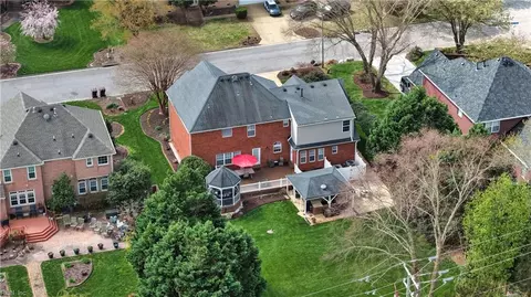 View/Area - 3932 Colony Pointe Dr, Chesapeake, VA 23321 photo 3 of 4