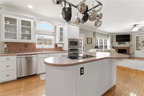 Kitchen - 3932 Colony Pointe Dr, Chesapeake, VA 23321 photo 4 of 5