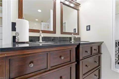 Bath - 3932 Colony Pointe Dr, Chesapeake, VA 23321 photo 5 of 8