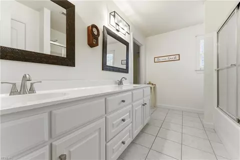 Bath - 3932 Colony Pointe Dr, Chesapeake, VA 23321 photo 2 of 8