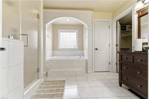 Bath - 3932 Colony Pointe Dr, Chesapeake, VA 23321 photo 4 of 8