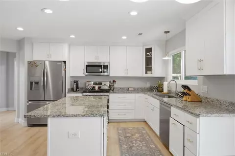 Kitchen - 3236 Bentham Ln, Chesapeake, VA 23321 photo 3 of 4