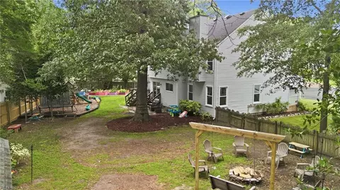 Exterior - 3236 Bentham Ln, Chesapeake, VA 23321 photo 10 of 12