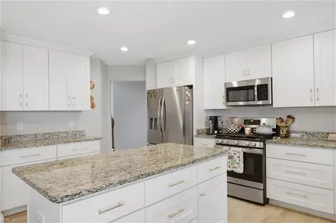 Kitchen - 3236 Bentham Ln, Chesapeake, VA 23321 photo 4 of 4