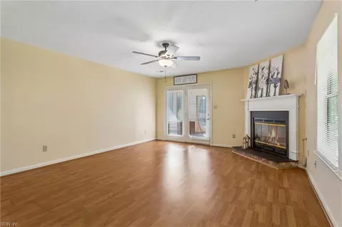 Living - 2 Stella June Ln, Hampton, VA 23666 photo 2 of 3