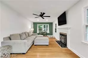Entry Way - 200 Antietam Ct, Hampton, VA 23669 photo 3 of 6